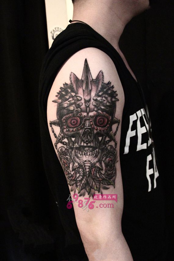 个性电锯骷髅娃娃手臂纹身图片