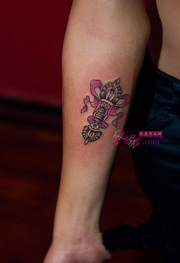 复古降魔杵手臂纹身图片