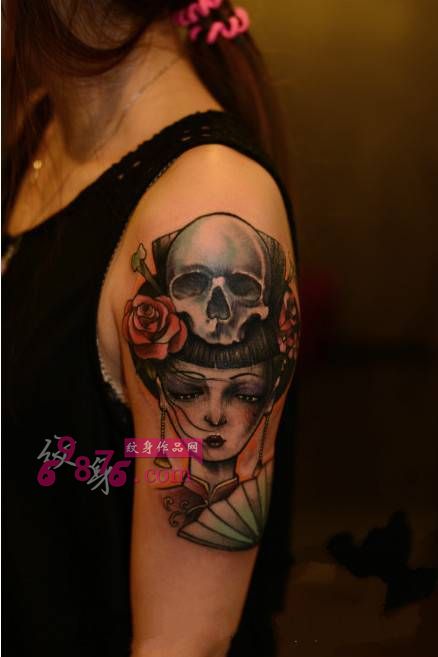 女孩手臂霸气骷髅艺妓纹身图片