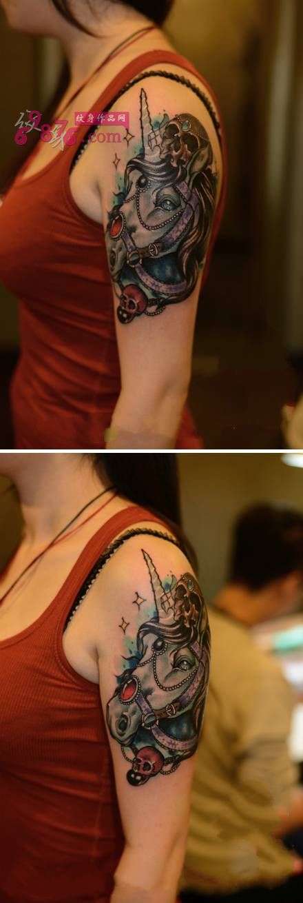 妹子大臂独角兽个性纹身图片