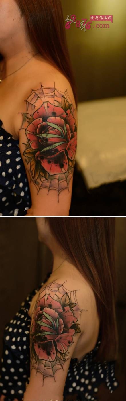 女生创意蜘蛛网花手臂纹身图片