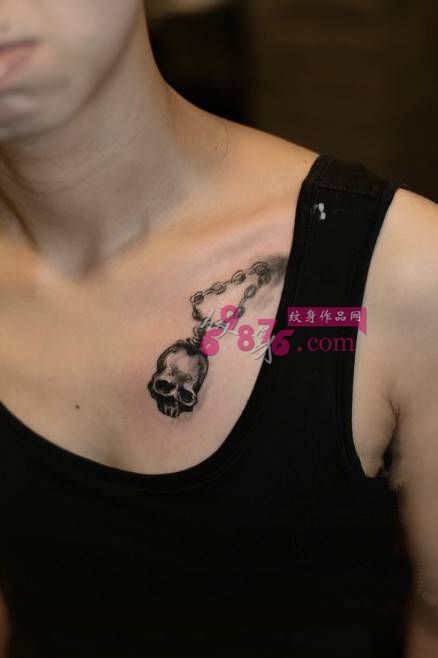 个性锁骨骷髅项链纹身图片