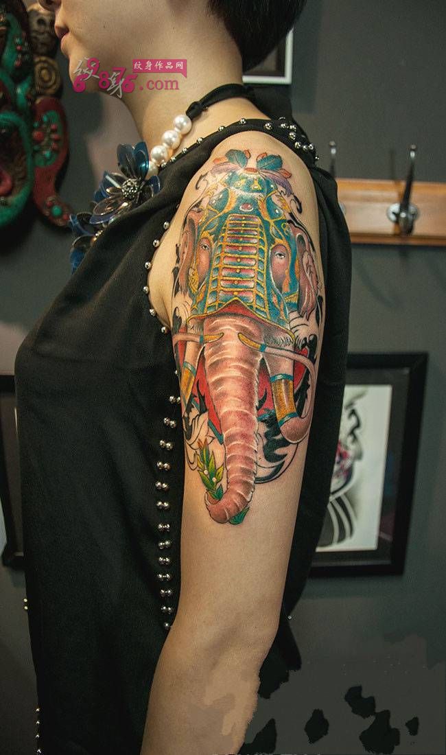 重彩象神女生手臂纹身图片