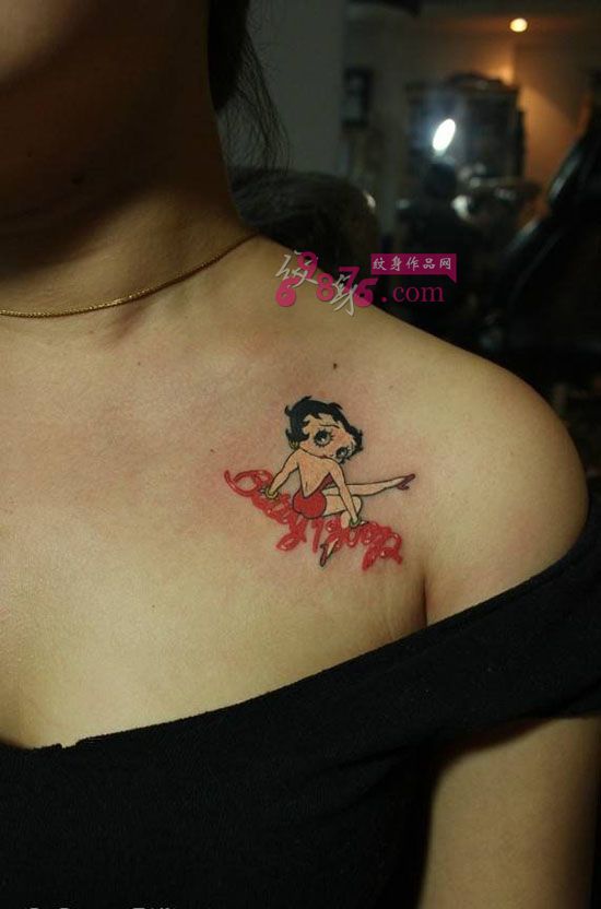 香肩可爱性感美女时尚纹身图片