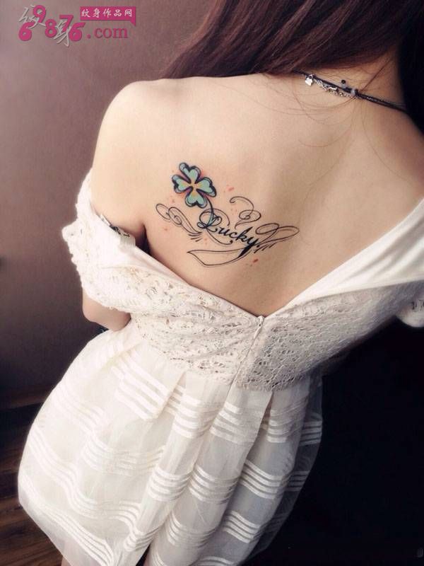 美女四叶草英文时尚纹身图片