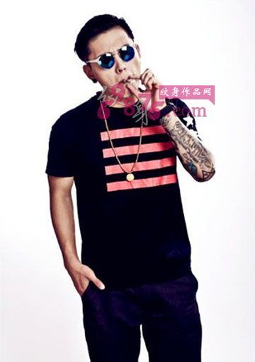 个性型男手臂纹身图片