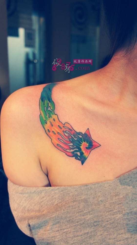 时尚流星创意肩部纹身图片