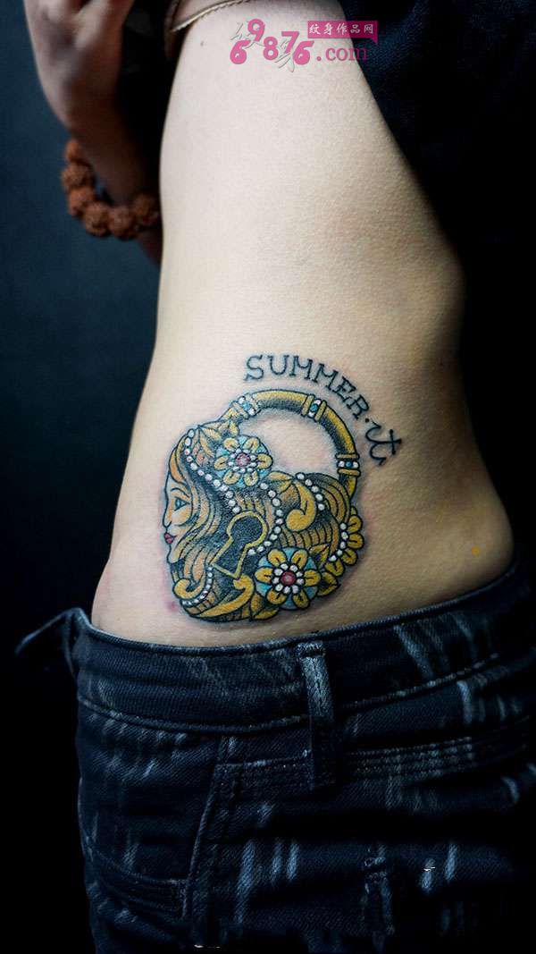 创意头像心锁侧腰纹身图片
