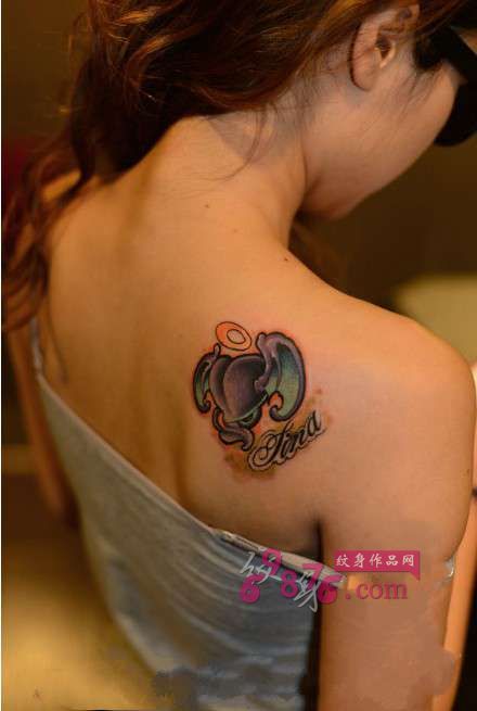美女香肩恶魔心时尚纹身图片