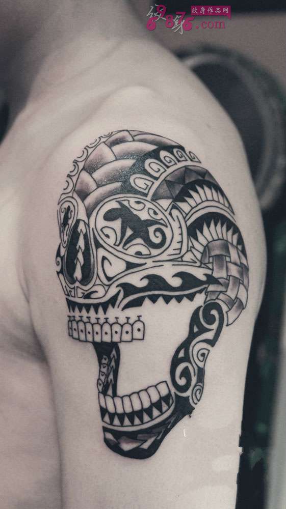 创意图腾骷髅手臂纹身图片