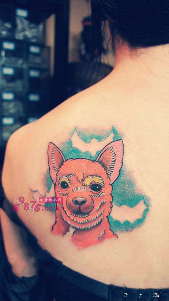 可爱彩色狗狗香肩纹身图片