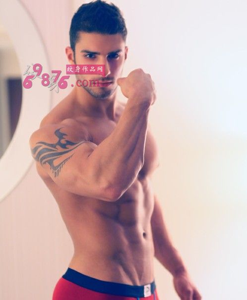 欧美男模特手臂时尚纹身图片