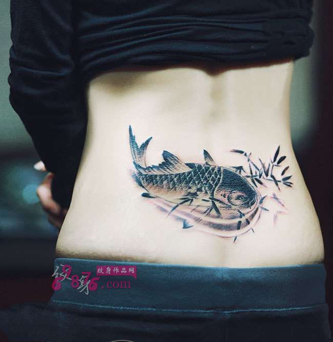 水墨竹子鲤鱼后腰纹身图片