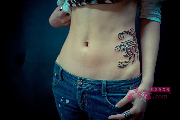 细腰蝎子个性纹身图片