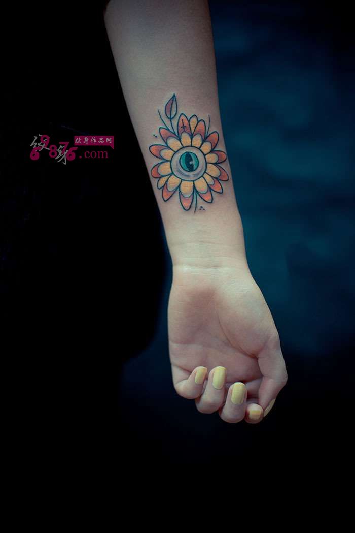 彩色眼睛向日葵手臂纹身图片