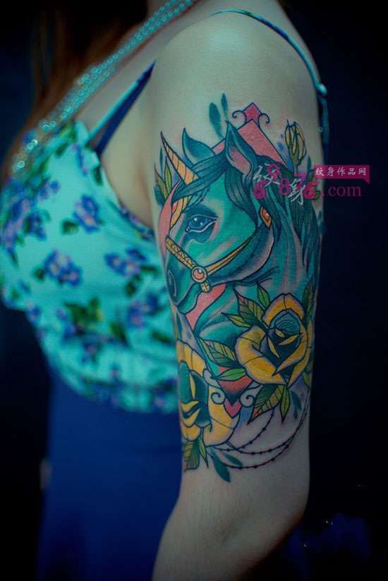彩色独角兽欧美大臂纹身图片