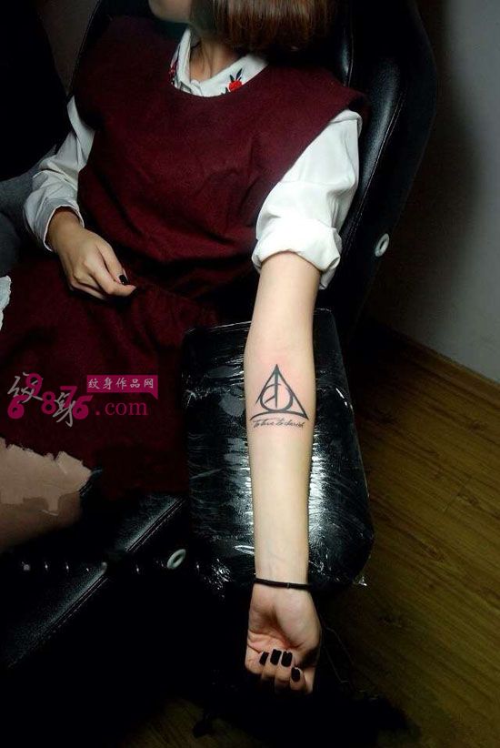 创意手臂几何图形纹身图片