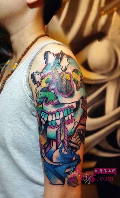 另类彩色涂鸦骷髅花臂纹身图片