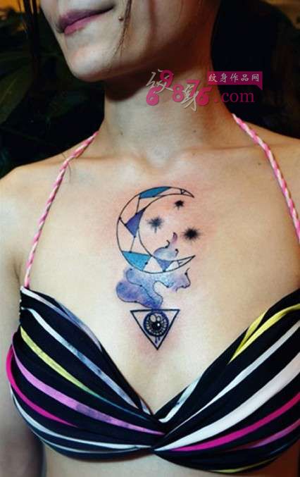 创意月亮三角眼胸口纹身图片