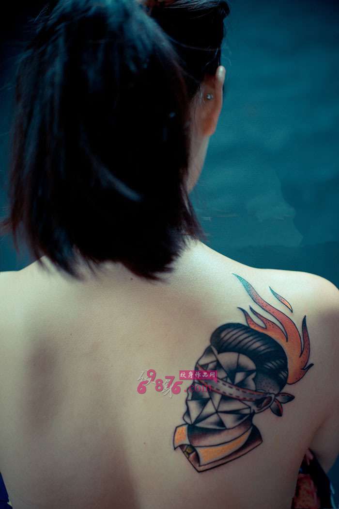 创意人物肖像肩部纹身图片