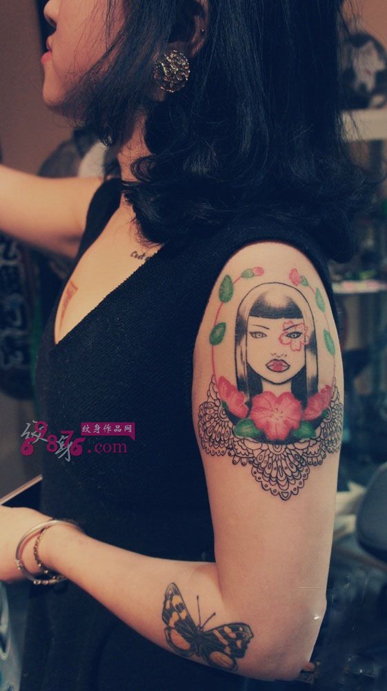 女生创意手臂另类纹身图片