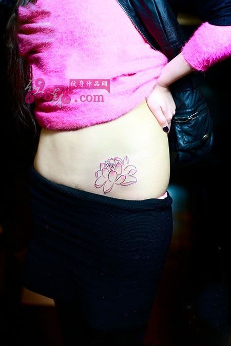 小清新莲花侧腰纹身图片