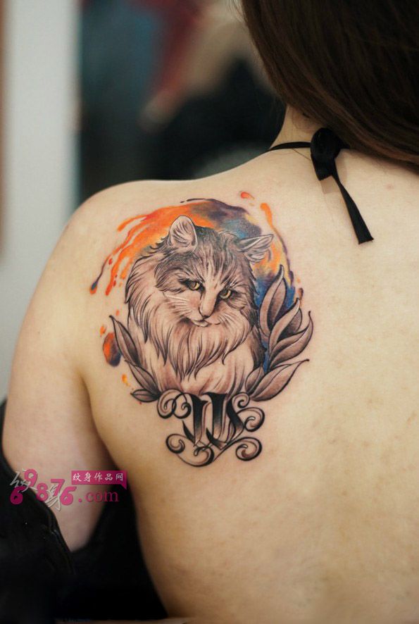 美女可爱猫咪肖像肩部纹身图片