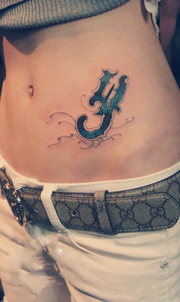侧腰数字时尚纹身图片