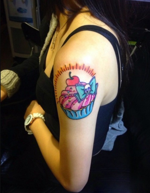 甜美小蛋糕手臂纹身图片