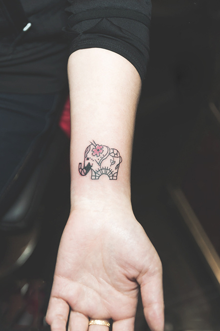 清新小象手臂时尚纹身图片