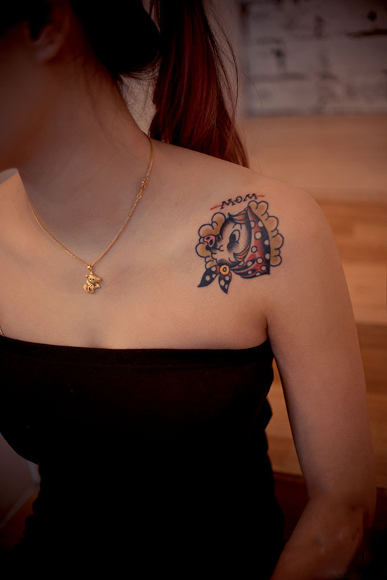 美女锁骨可爱小猪纹身图片