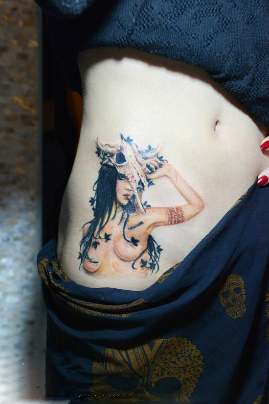 纤腰性感美女肖像纹身图片