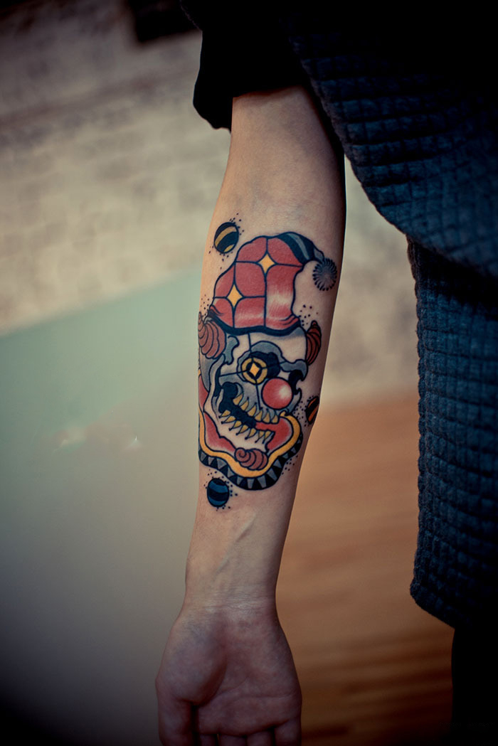 创意骷髅小丑时尚手臂纹身图片