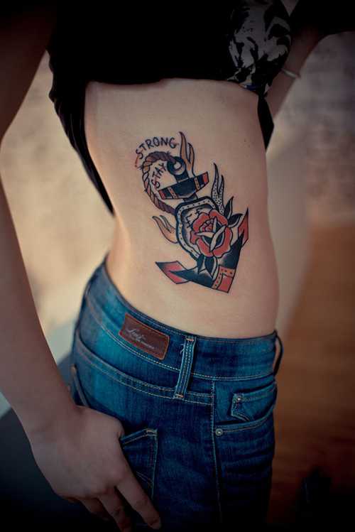 纤腰时尚船锚纹身图片