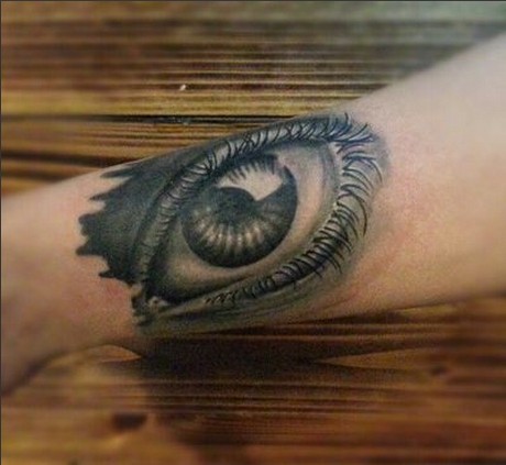 壮汉手上的眼睛纹身图图片