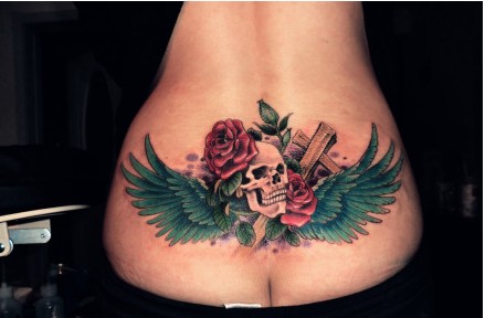 美女腰部漂亮时尚的骷髅与翅膀纹身图图片
