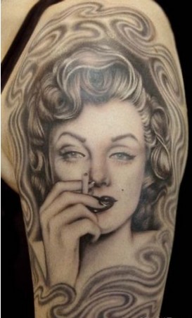 壮汉帅哥肩部欧美抽烟的女人纹身图图片