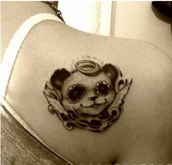 MM肩部可爱熊猫天使纹身图案图片