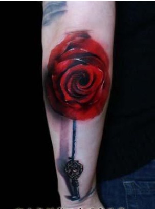 帅哥手部3D逼真玫瑰纹身图片