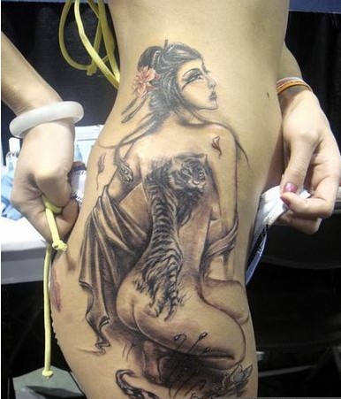 　个性女性侧腰女性唯美纹身图案图片