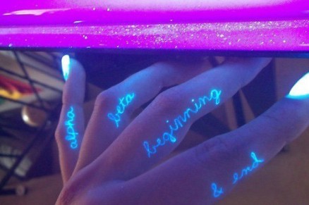 美女手部发亮优雅英文纹身图案图片