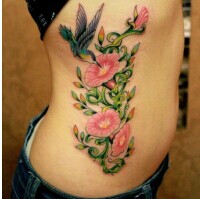 性感MM腰部好看的花藤小鸟纹身图图片