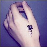 手部唯美清新玫瑰花纹身图图片
