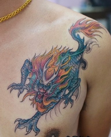 不错的胸部麒麟纹身图图片