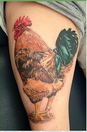 另类男生肩部经典大公鸡纹身图案图片