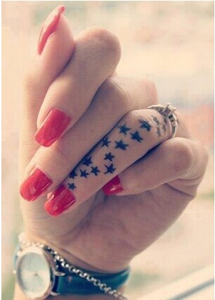 女生芊芊手指清新星星纹身图案图片