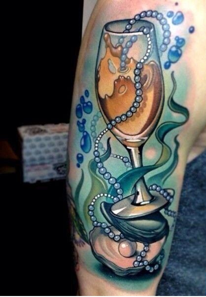 一幅胳膊酒杯纹身图案图片