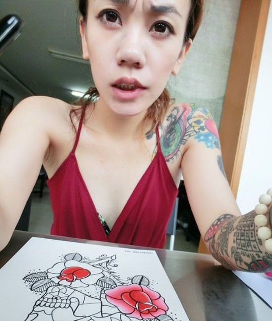 个性小美女时尚花臂纹身图案图片图片