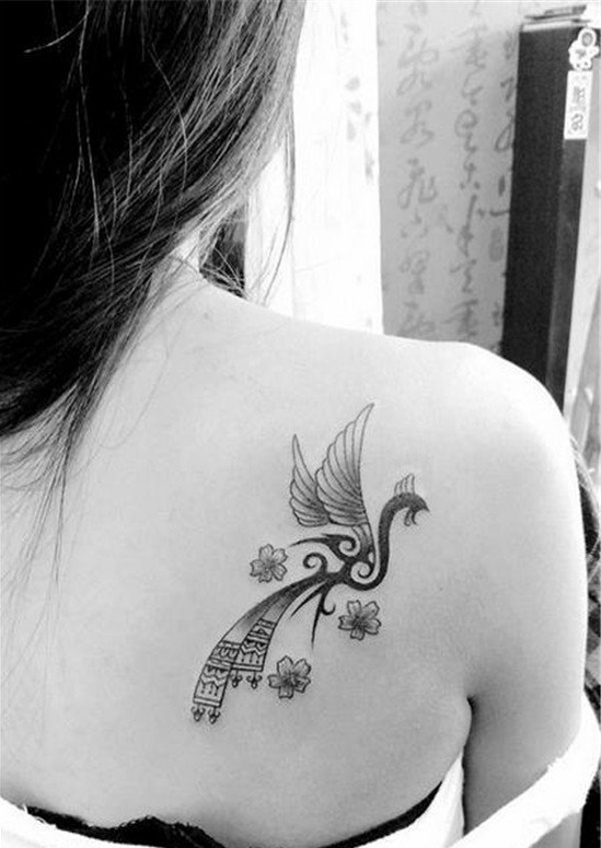一款肩背图腾凤凰纹身图案图片