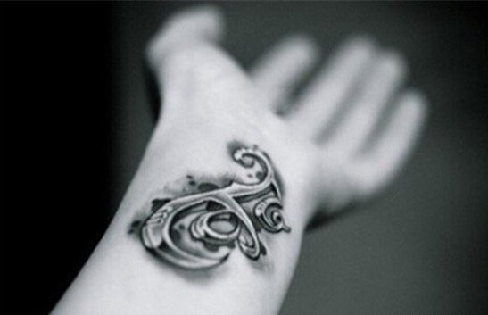 一款手臂图腾纹身图案图片